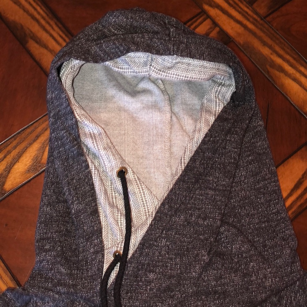 & sweatshirt - Picture 3 of 6